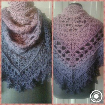 Einen kompletten Bobbel von Hobbii Twirls Deluxe in Fb.Blue Belle (29), gehäkelt mit NS 3,5 mm Den Abschluss musste ich abwandeln, da ich mich vorher schon verzählt hab und viel mehr Maschen hatte. Das Muster ging so nicht mehr auf.