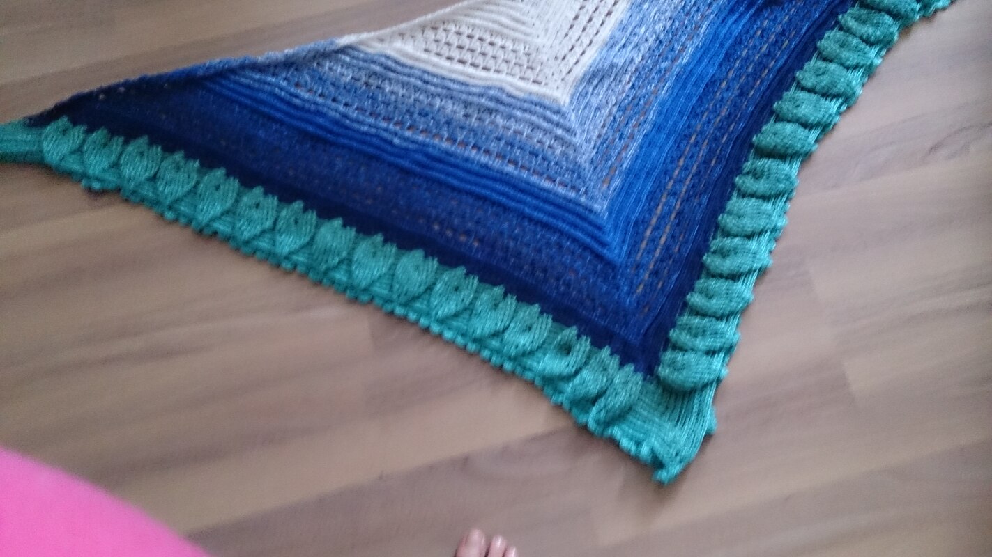 Häkelanleitung Dreieckstuch mit Reliefmuster Blue Lagoon