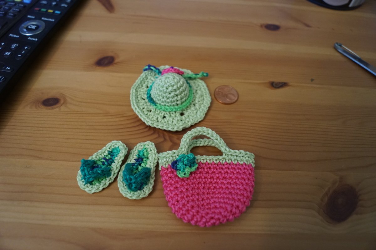 Häkelanleitung für Taschenanhänger - Hut, Flipflops und Korb - Strandset für heiße Tage