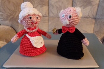 Klare Anleitung, gut zu arbeiten.
Als Geschenk zur Eisernen Hochzeit hat Omi ihre Perlenkette umgebunden und Opi schenkt ihr einen Stern.