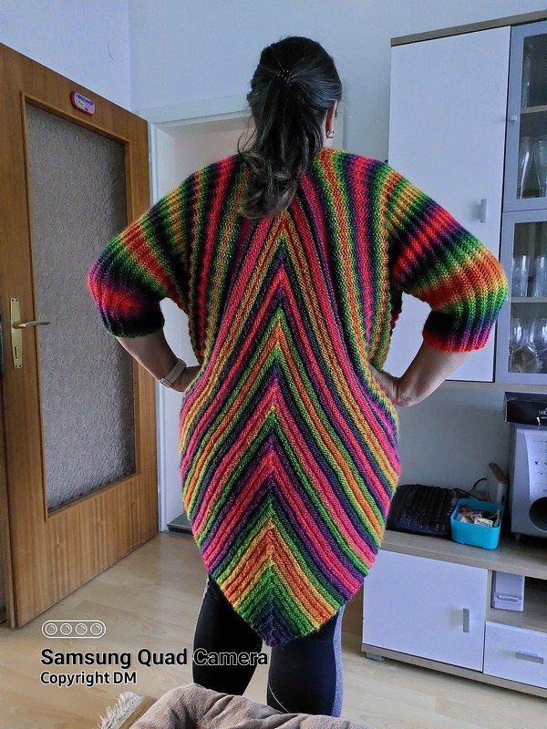 Dolce Vita. Ein federleichtes Jäckchen in A-Linie.