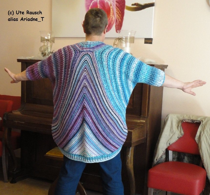 Dolce Vita. Ein federleichtes Jäckchen in A-Linie.