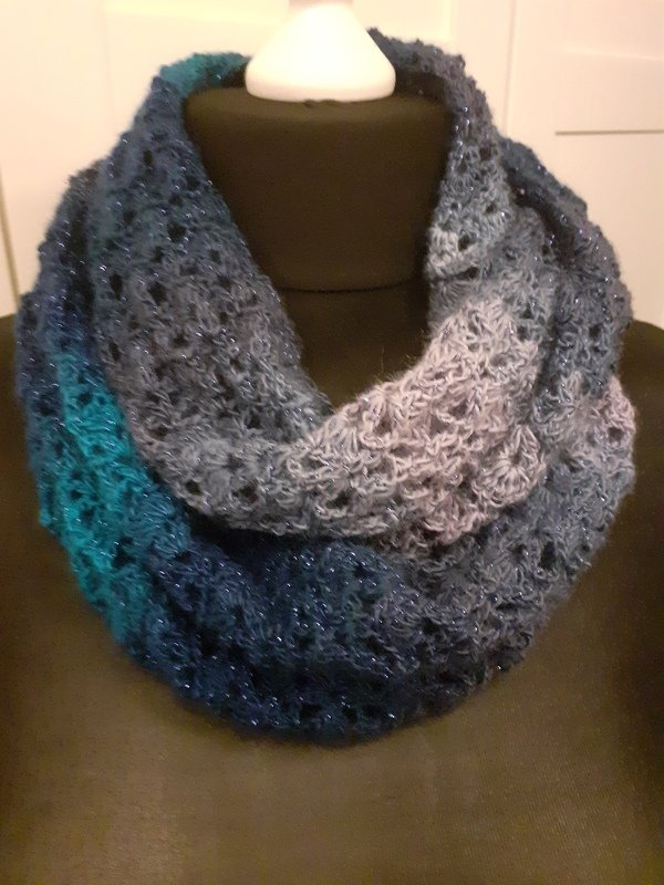 Stola WINDHAUCH mit 1 Woolly Hugs BOBBEL-COTTON häkeln