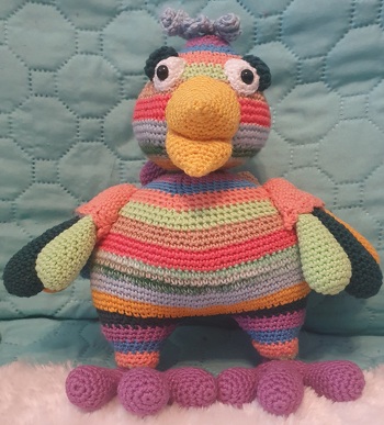 # Amigurumi   Das ist schon mein 2. schräger Vogel. Hab allerdings den Körper bei den Beinen begonnen und die Anleitung umgedreht. Ging leichter mit dem Stopfen.