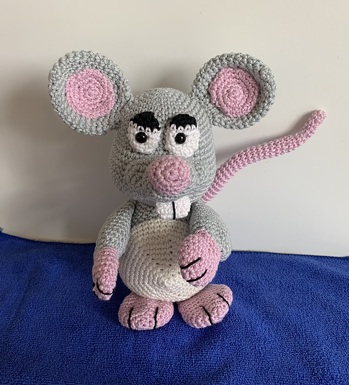 Meine kleine Wollmaus ist fertig geworden und es hat sehr viel Spaß gemacht, sie zu häkeln. Vielen Dank für die tolle Anleitung!😊👍
