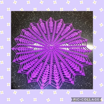 Eine ganz wunderbare Anleitung, bei der sich die Anbieterin, Natalja, sehr viel Mühe gemacht hat. Mir gefällt mein Ergebnis. Das wird nicht die Letzte sein. Ist ein prima Geschenk für all die, die die Handarbeit zu schätzen wissen.
Danke an Natalja.🥰