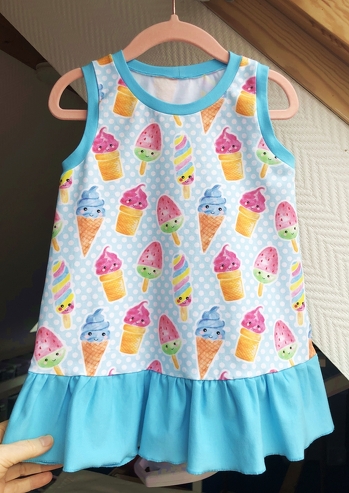 Der Sommer kann kommen! Das luftig-leichte Sommerkleid ist schnell genäht und macht Lust auf mehr Kleider dieser Art. Die Anleitung kann ich sehr empfehlen.