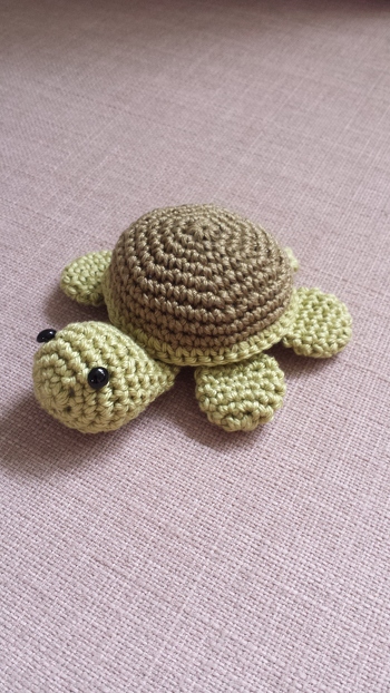 Hat richtig Spaß gemacht, die kleine Schildkröte zu häkeln! Gut verständliche Anleitung, definitiv für Anfänger geeignet.