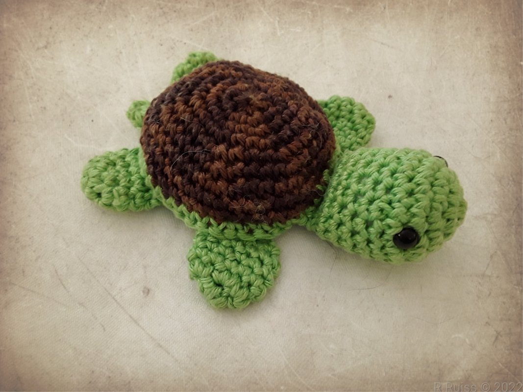 Turtle Keychains, crochet pattern, amigurumi by jennysideenreich