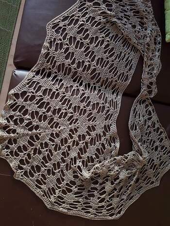 Mit 6fädigem Bobbel und NS 5 gearbeitet