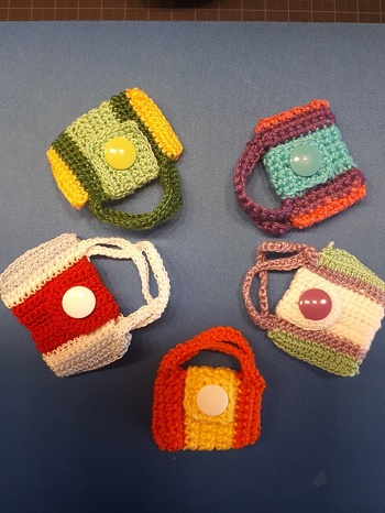 die Anleitung ist gut erklärt, und geht schnell von der Hand. Für 