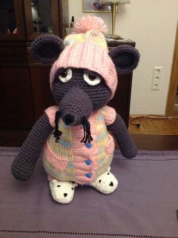 Hallo, oh es hat mir sooo viel Spaß gemacht Manni zu häkeln. Allein Mannis Blick ist super, Manni anschauen macht gute Laune.