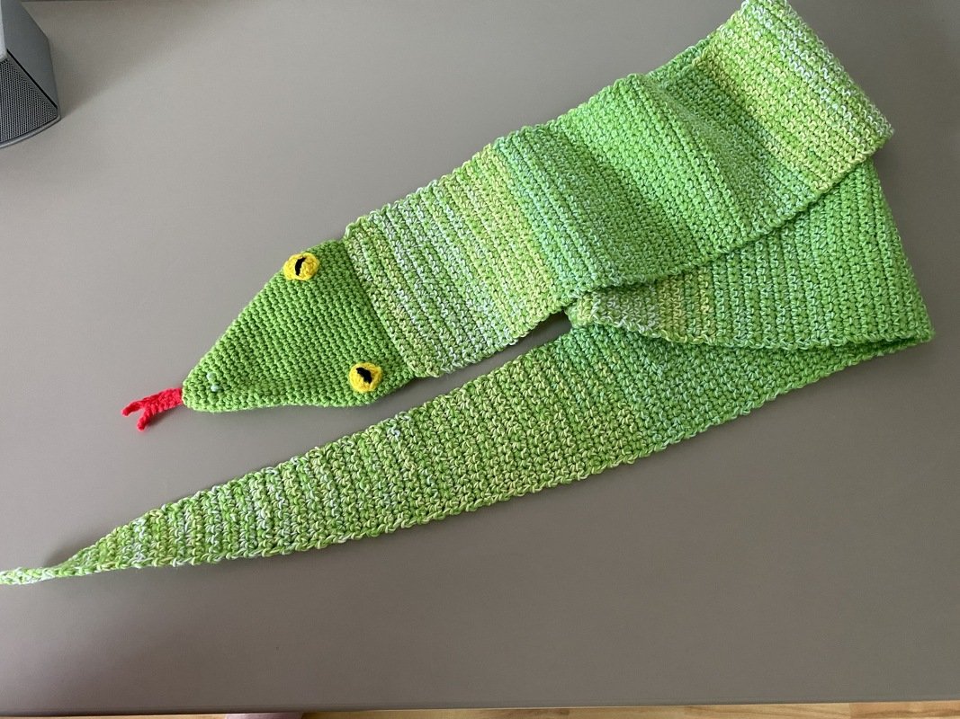 süßer, schneller Schlangenschal