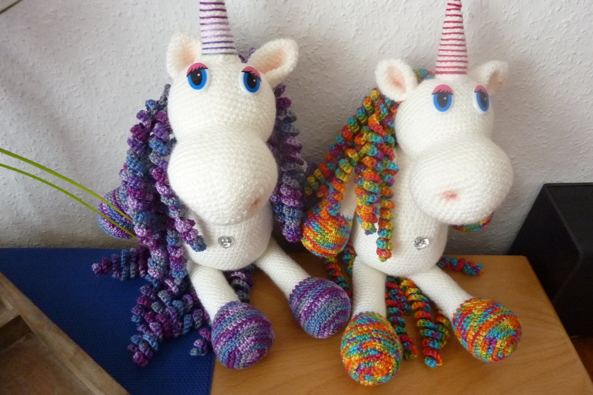2 in 1: Trophäe oder großes Kuscheltier, Regenbogen Einhorn, Häkelanleitung als PDF