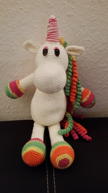 Super tolle Anleitung! Vielen Dank Ulla!!! Ich habe jetzt schon das zweite Einhorn fertig gestellt und es fällt mir sehr schwer es zu verschenken! :) Daher liegt hier schon die Wolle für das nächste... macht richtig Spaß !