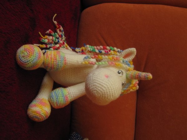 2 in 1: Trophäe oder großes Kuscheltier, Regenbogen Einhorn, Häkelanleitung als PDF