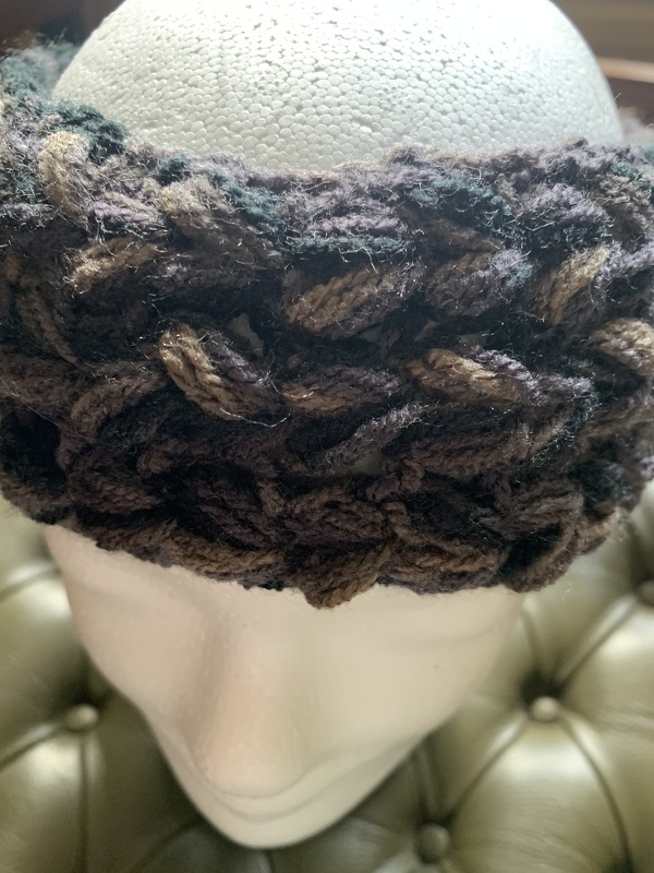 gehäkeltes Stirnband sieht aus wie gestrickt