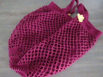 hat wunderbar geklappt. Habe das Netz aus Polyacryl gehäkelt. Das der Kettmaschenrand für Stabilität sorgt, wusste ich bis dato nicht.