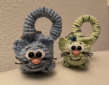 Anleitung einfach und verständlich. Die Ohren habe ich jedoch spitz gemacht. 😉