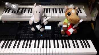 Die Anleitung ist super beschrieben und toll bebildert. Da bleiben keine Fragen offen. Ich habe direkt zwei Gitarren gemacht und meine beiden Kuscheltiere haben sich darüber mega gefreut - das Foto spricht für sich denke ich ;-) Die Anleitung ist sehr verständlich und detailliert beschrieben, auch Anfänger kommen damit klar. Lieben Dank für die schöne Anleitung. Sie ist sehr zu empfehlen.