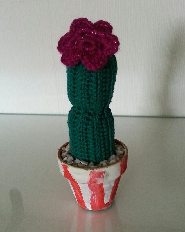 gehäkelter, lustiger KAKTUS