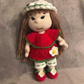 Vielen lieben Dank für die wirklich sehr gut geschriebene und detailreich bebilderte Anleitung. Es ging ohne Probleme gut von der Hand und Ennie Erdbeere ist soooo süß geworden.