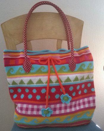 Mit der ausführlichen Anleitung leicht zu häkeln, nur die Griffe sind kniffelig