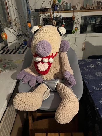 Die Anleitung ist etwas kompliziert und ich habe mehrere Versuche gebraucht um durchzublicken . Ich habe daraus ein mega Kuscheltier gehäkelt und meine Tochter hat sich riesig gefreut 😊🥳