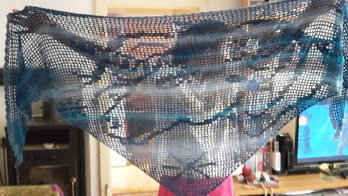 ein tolles Tuch, eine tolle Anleitung, ich habe es inzwischen 3x nachgearbeitet - immer mit kleinen Änderungen, (außversehen, wenn ich mich verzählt hatte)