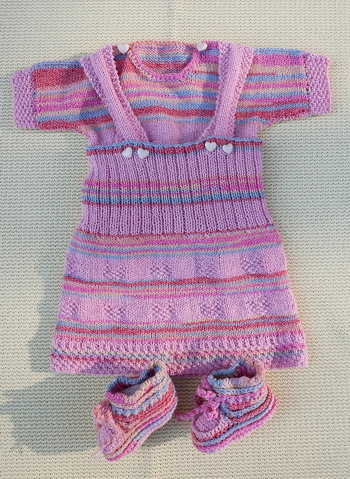 HIer Kleid Pulli und Schuhe