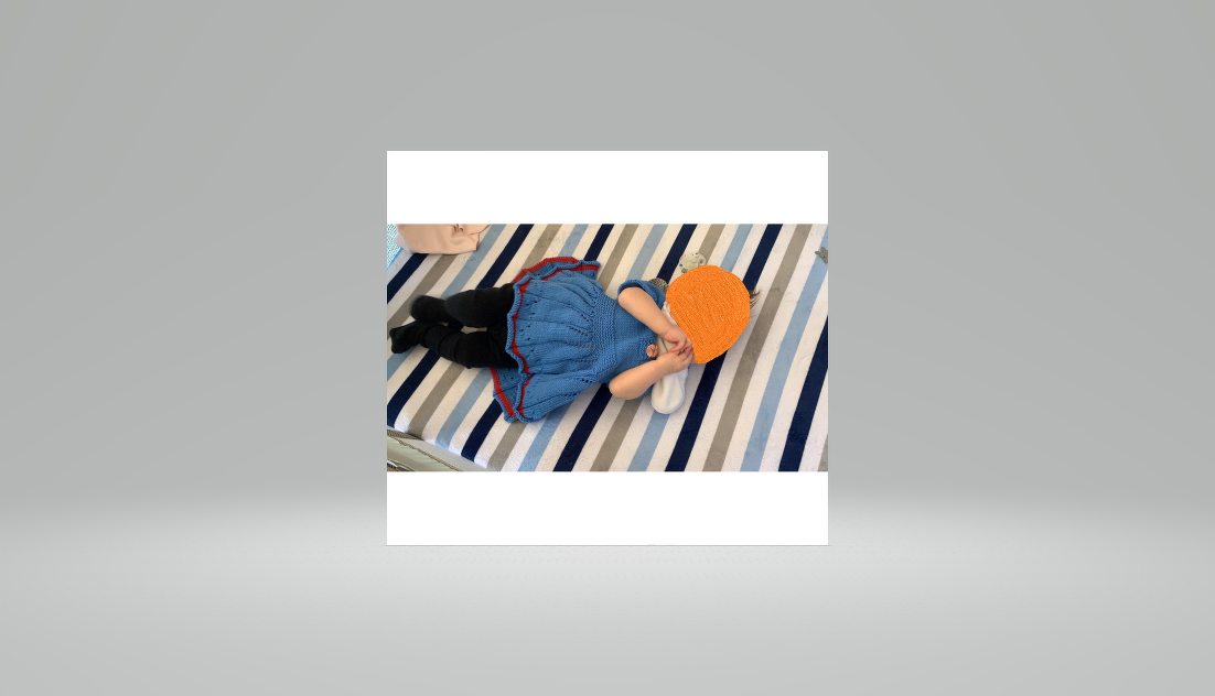 Strickanleitung für Baby-Trägerkleid, das mitwächst – von 6 bis 18 Monate