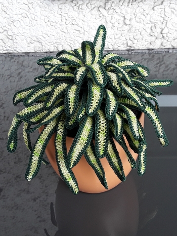 Viele Einzelteile, aber die Mühe lohnt sich. Sehr gute Anleitung.