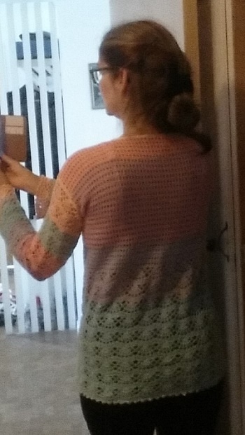 Ich  bin stolz, wie Bolle. Endlich kann ich euch meine Tunika präsentieren. Nach der super AL von mi-li kein Problem. Alles super erklärt. Allerdings habe ich mit einer 2,5er Nadel gehäkelt und statt der Größe S, die Größe L genommen. Ein paar Reihen mehr gehäkelt , und siehe da, es passt. Danke für diese tolle Tunika-Anleitung. Ich liebe sie, und werde sie im Urlaub gleich mal 