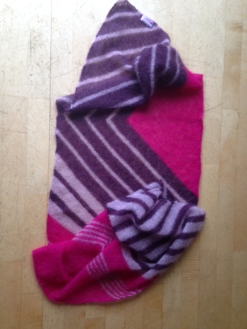 Und hier noch in einer anderen Farbe. Ich habe die Umrandung weggelassen, geht auch so.