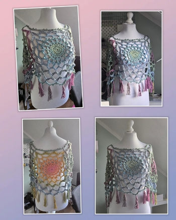 Gute Anleitung, reichlich bebildert. Ein schöner luftiger Poncho, der schnell gehäkelt ist! #Sommer #Poncho #luftig #Häkelponcho