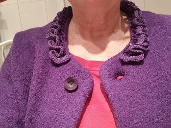 Habe durch deine Anleitung einer älteren Dame eine Freude gemacht und Ihre Jacke aufgehübscht.*-* LG Rosi