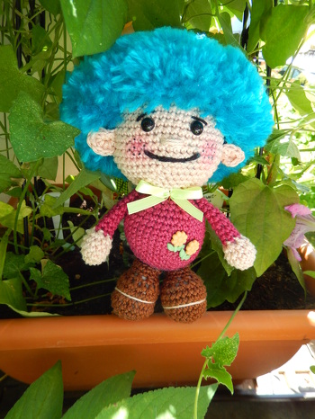 Super Anleitung und eine wirklich geniale Lösung für die Haare. Für mein PaLucaKid habe ich allerdings ein wenig mehr Haare benötigt als angegeben, dafür ist er aber ein richtiger Wuschelkopf geworden.