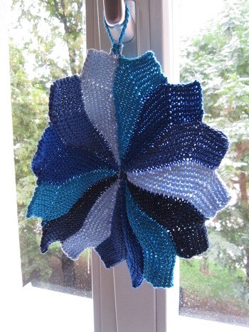 Ich habe bereits einige dieser Waschlappen nachgearbeitet und bin von der Anleitung immer noch begeistert: Vielen dank dafür!