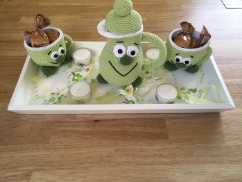 Hat wieder Spaß gemacht. Anleitung wieder super. War ein Geburtstagsgeschenk für eine Kollegin. Kaffeeservice ist gut angekommen. Tassen sind auch schnell gehäkelt - somit immer mal schnell ein Mitbringsel.
