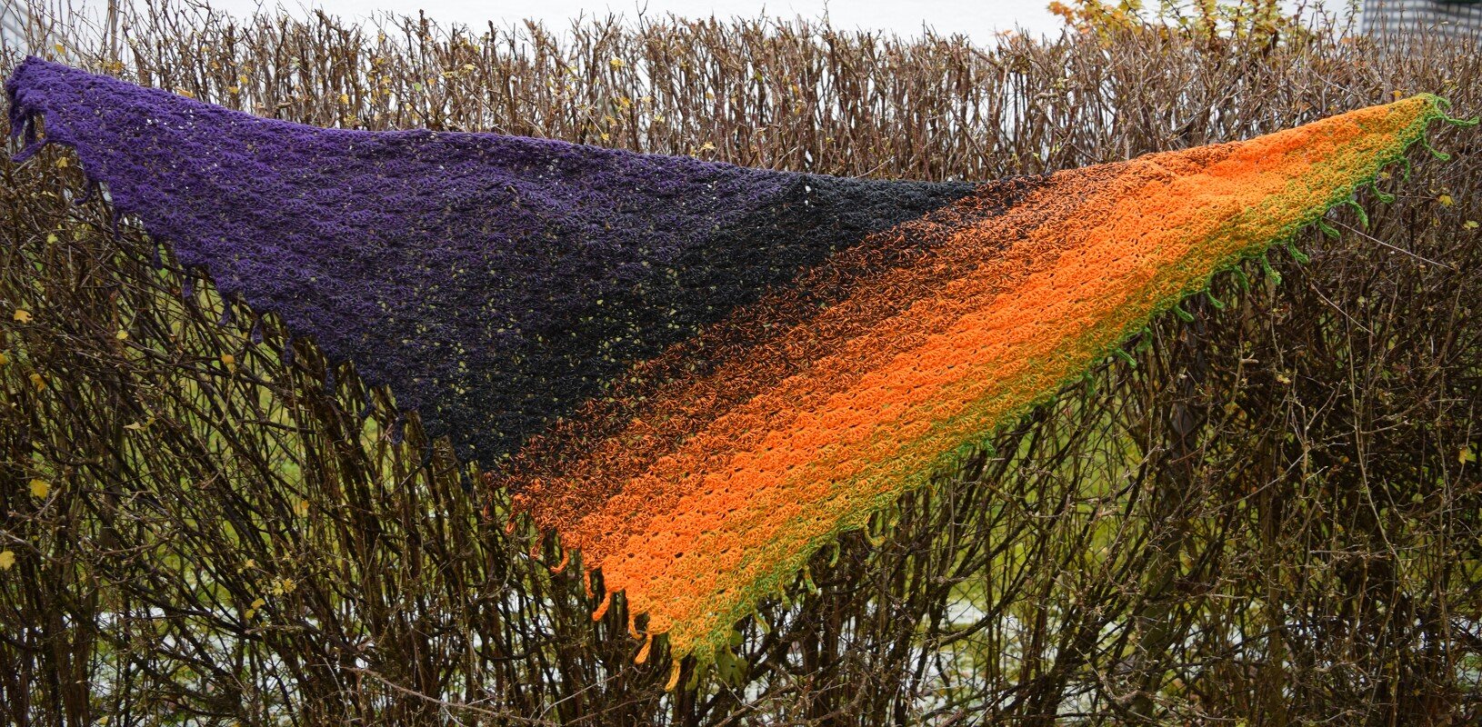 &quot;Drisgon&quot; gehäkelter Drachenschwanz / Dreieckstuch