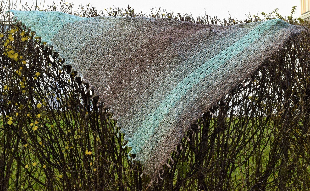 &quot;Drisgon&quot; gehäkelter Drachenschwanz / Dreieckstuch