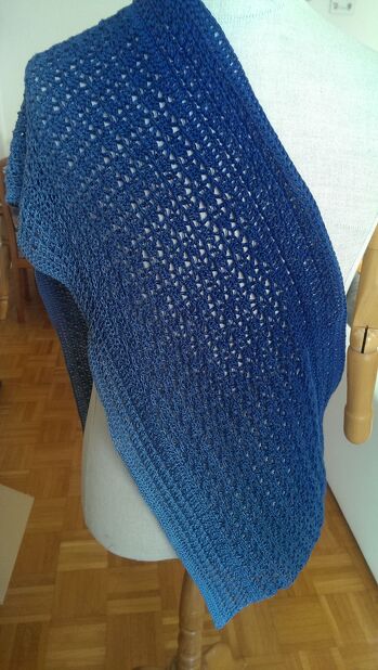 Wie erwartet keine Probleme und die 256 Maschen hin und her fluppten nur so :) - nach 3 Nachmittagen war es fertig inklusive waschen und spannen ♥