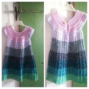 Die Anleitung war nicht ganz eindeutig und man musste oft was korrigieren.
Aber am Ende hat alles geklappt und sieht gut aus.
Der Bobbel war jetzt nicht so toll. Vielleicht mache ich es nochmal in einer anderen Farbkombi.