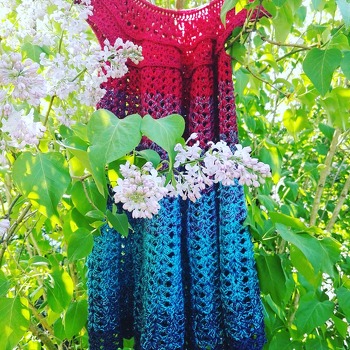 Super Anleitung, leicht verständlich.
Leider einen ticken zu groß, muss noch ein bisschen rum tüfteln, wie und wo ich weniger maschen häkeln kann damit es nicht zu groß wird.
Einmal war mein bobbel zu klein daher würde es ein Top.
Halte ich mich genau an die Anleitung wird es wie oben beschrieben zu groß, vielleicht gibt's da ja noch einen kniff der mir nicht einfällt.