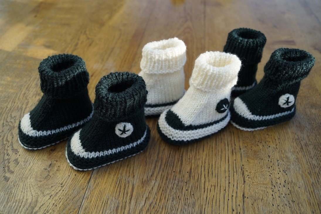 Strickanleitung Babyschuh "Mein erster Turnschuh" 4 Größen, mit Video