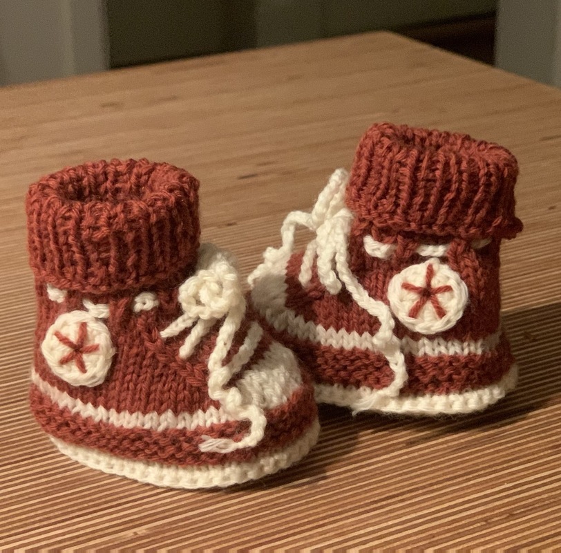 Strickanleitung Babyschuh "Mein erster Turnschuh" 4 Größen, mit Video