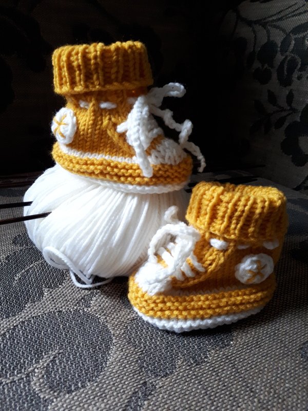 Strickanleitung Babyschuh "Mein erster Turnschuh" 4 Größen, mit Video