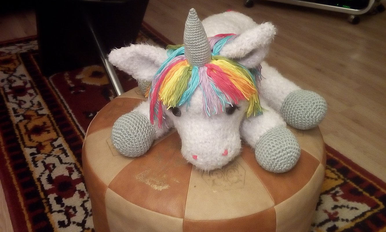 - STELLA - XXL Kuschel-Einhorn häkeln,  flauschiges Einhorn, Plüschtier
