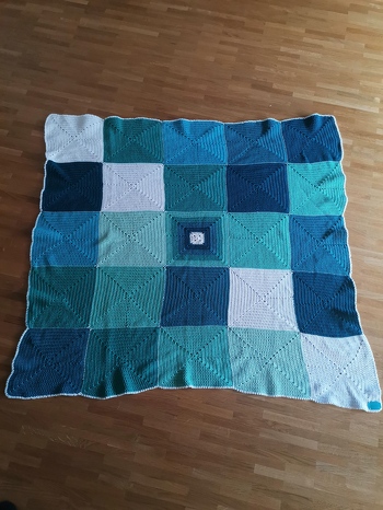 Super schön. Auch mal nett um Wollreste zu verarbeiten. Ich habe mich für die Jungsvariante von den Farben her entschieden.