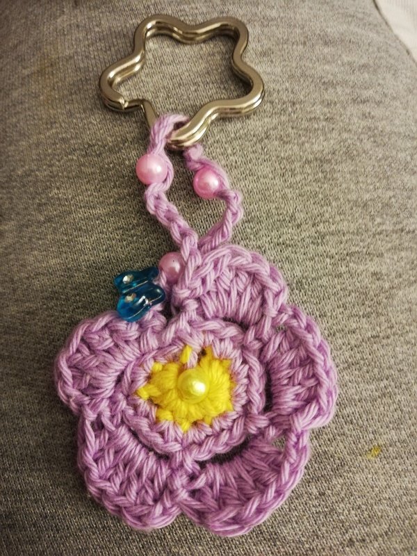 Gehäkelte Blumenkette mit Variation